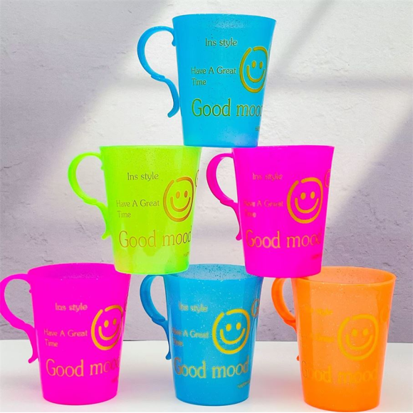 MUG EN PLASTIQUE JB-2528